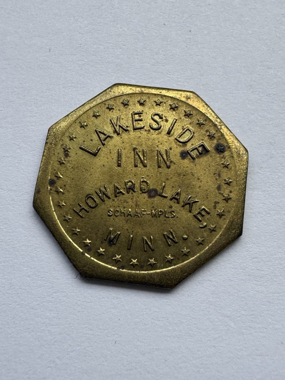 Lakeside Inn Howard Lake MN 5¢ Decagon Trade Token VF-XF Brass Vintage Bar Coin