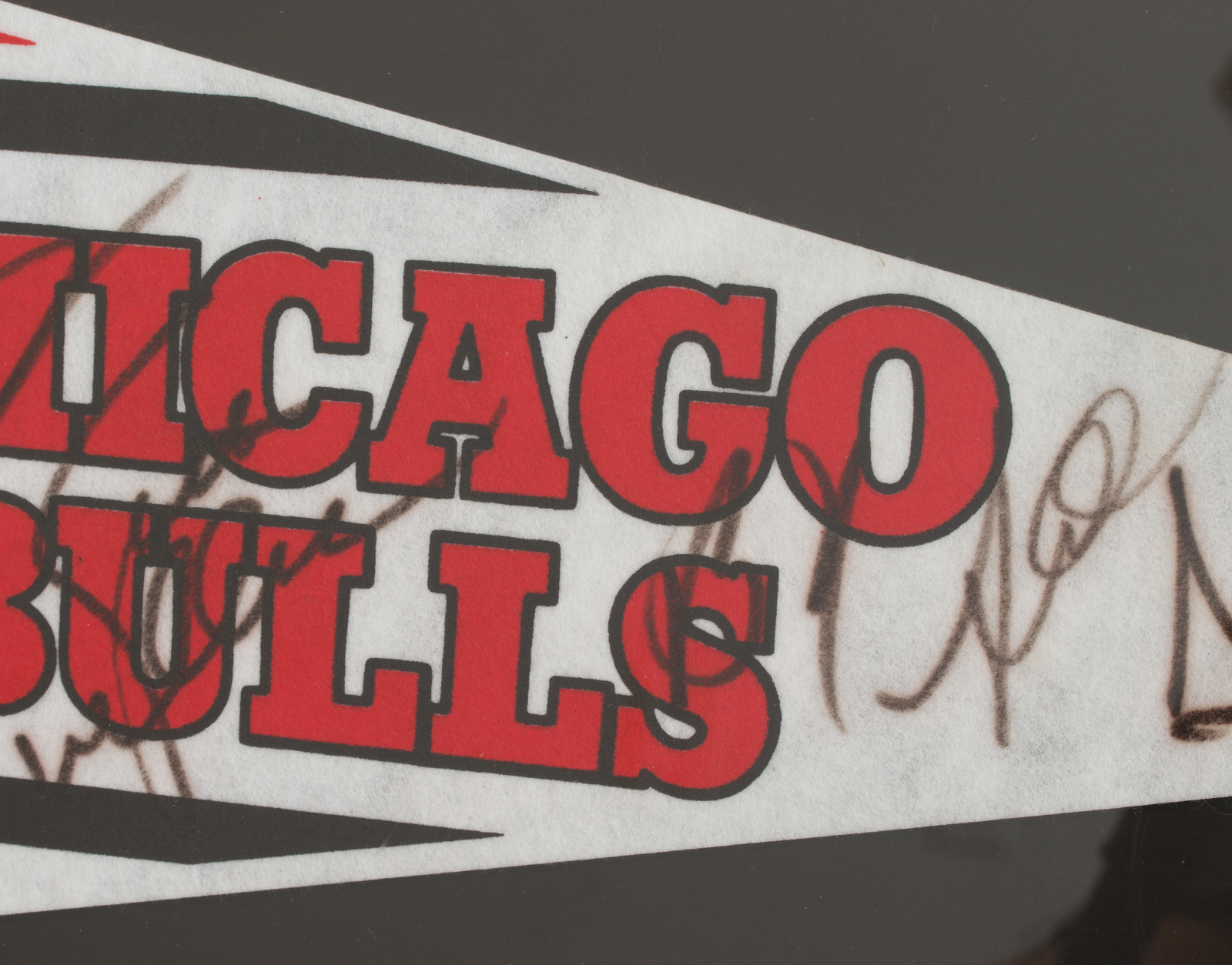 1991-92 Chicago Bulls Team Signed Pennant Michael Jordan Pippen JSA Beckett LOA