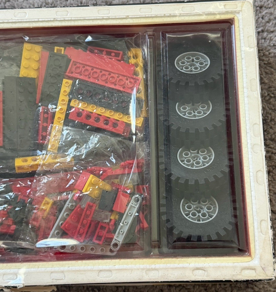 LEGO 8848 Power Truck Technic 1981 Vintage Factory Sealed - Box Damaged