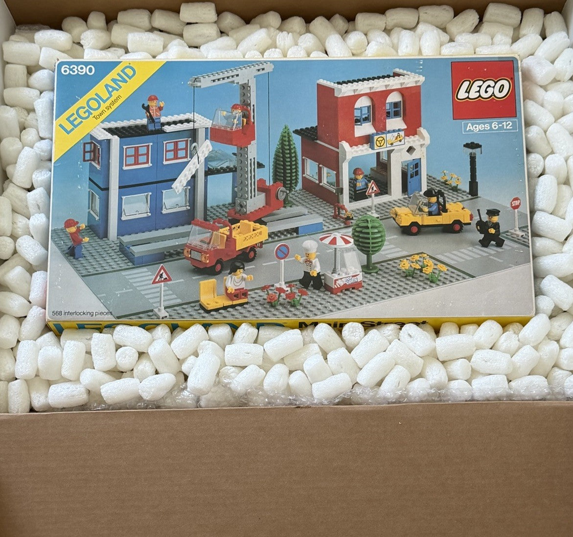 LEGO 6390 Main Street Legoland Town System 1990 - NEW Factory Sealed !
