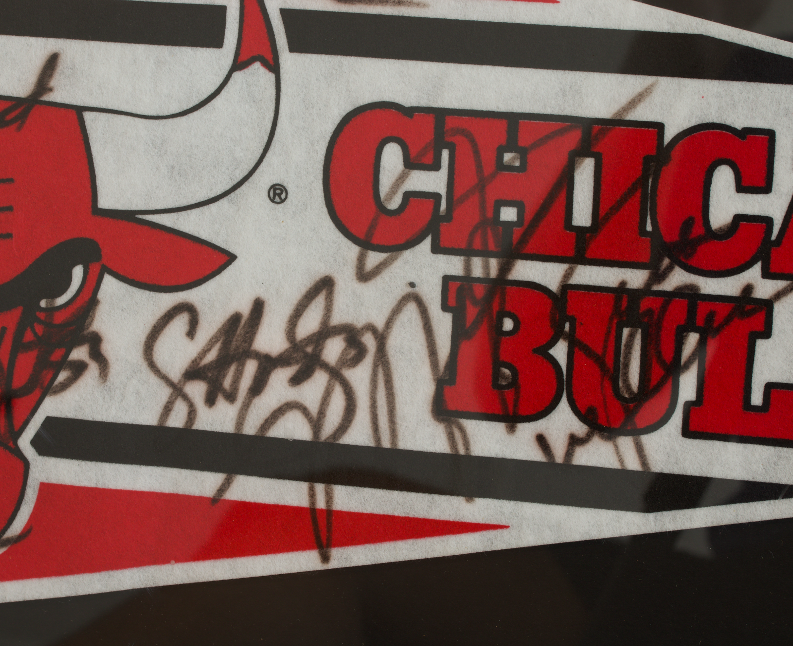 1991-92 Chicago Bulls Team Signed Pennant Michael Jordan Pippen JSA Beckett LOA
