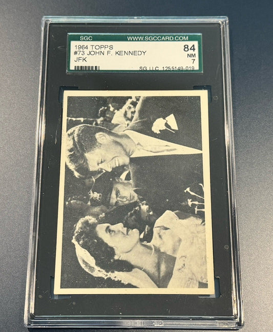 💍 1964 Topps JFK #73 SGC 7 • Wedding Day Photo • Jackie & John Exchange Vows