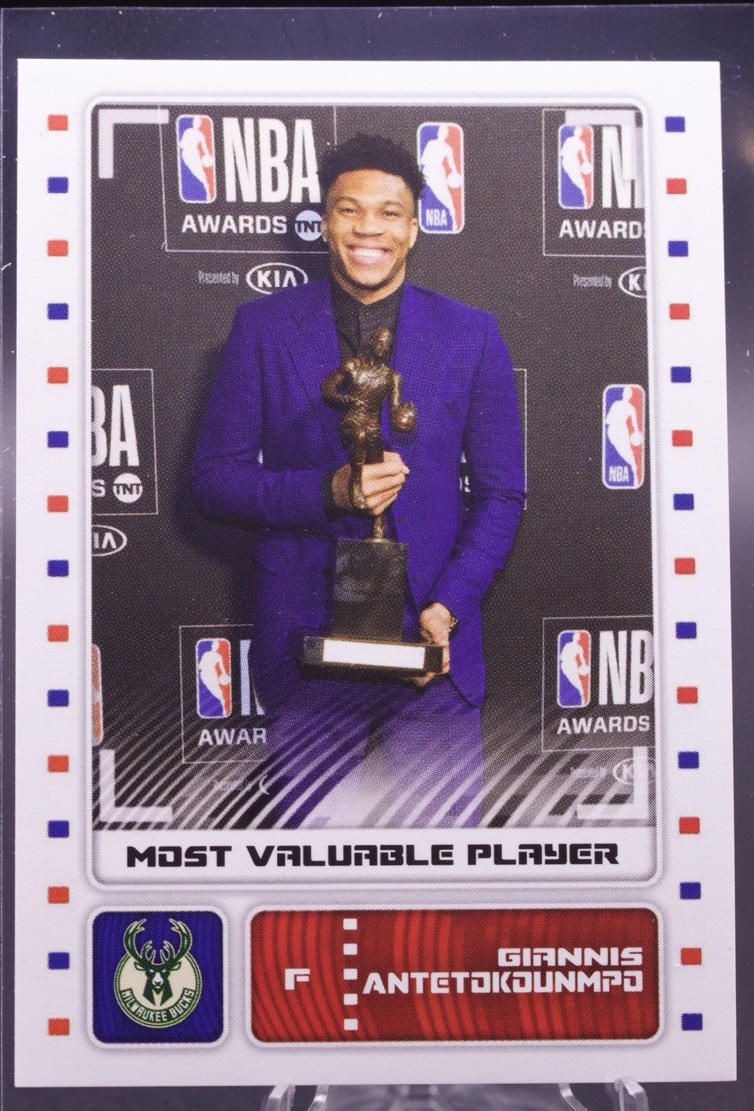2019-20 Panini NBA Sticker Collection Giannis Antetokounmpo MVP #422 Raw NM-MT
