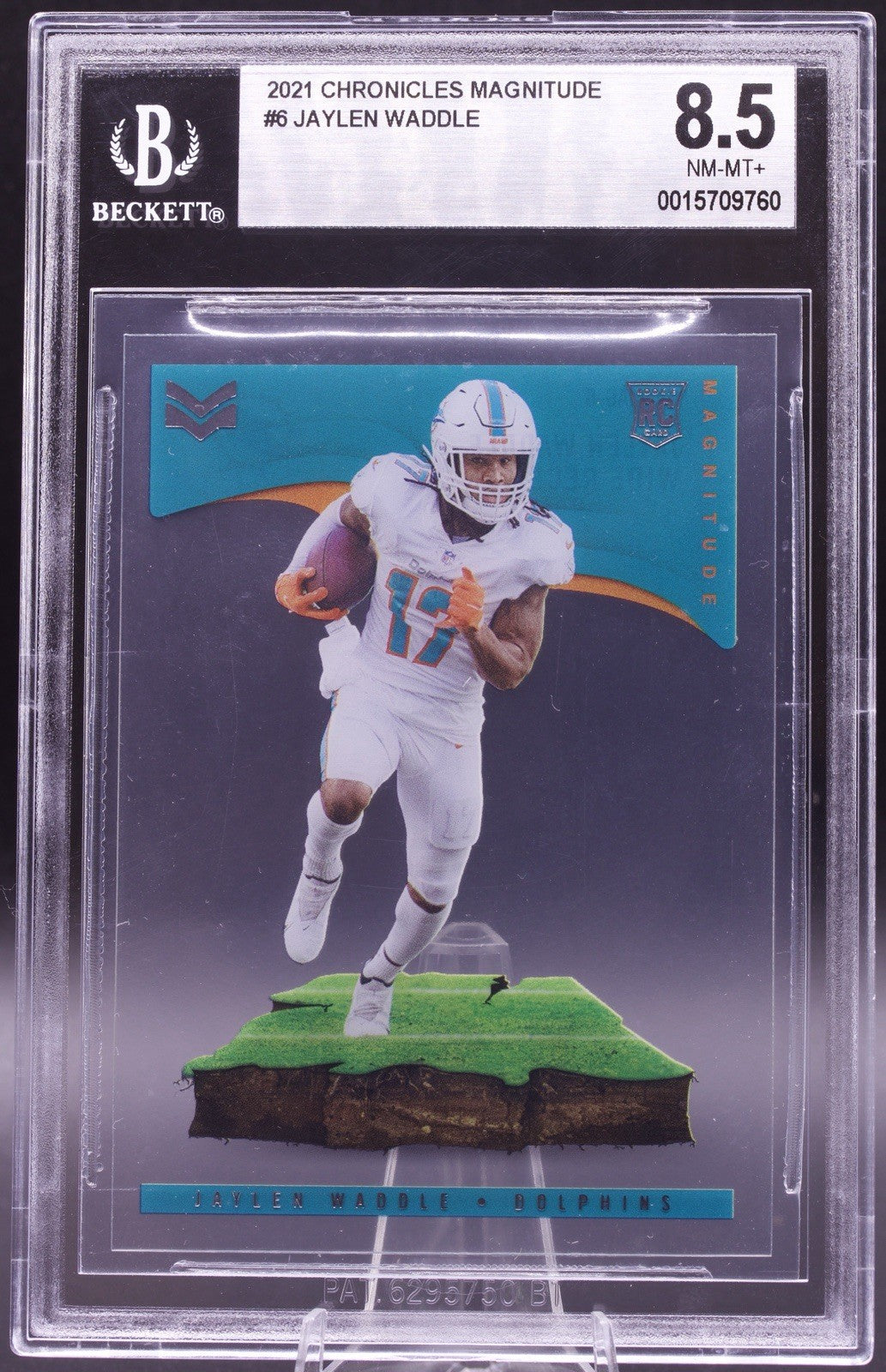 2021 Chronicles Magnitude Jaylen Waddle RC #MAG-6 BGS 8.5 Dolphins